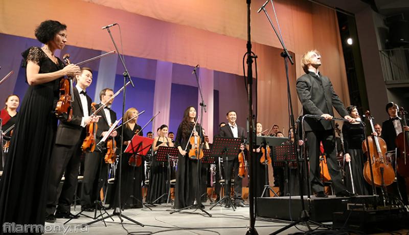 Симфонический оркестр Филармонии Якутии под руководством Фабио Мастранджело